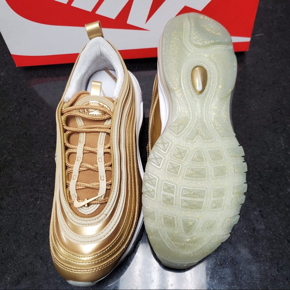 Woman’s air Max Sz 7 gold