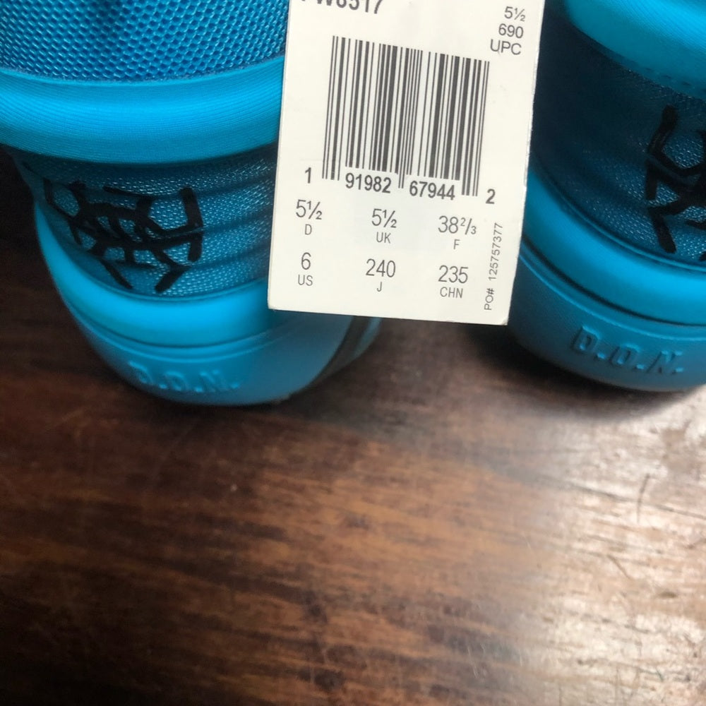 Don Mitchell crayon Sz 6