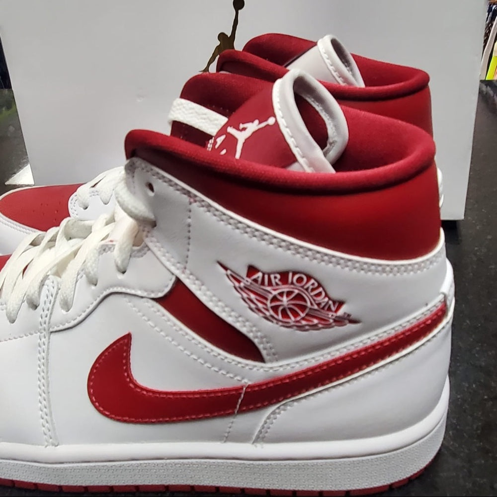 Jordan 1s Retro mids Sz various