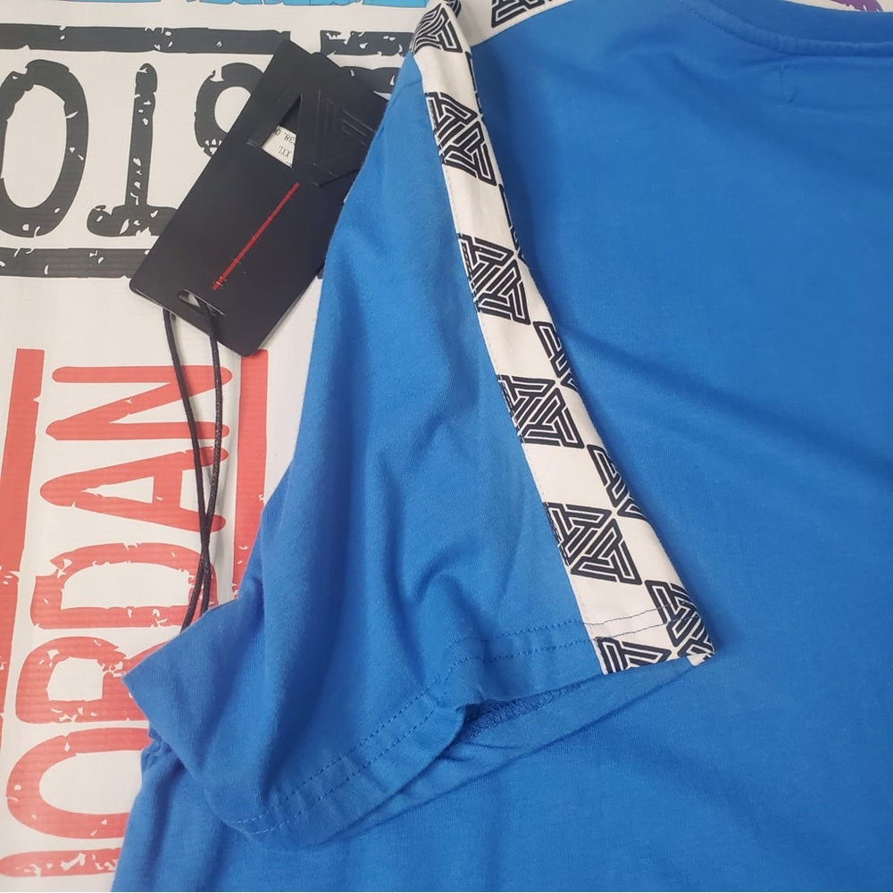 Black pyramid Sz 2xl graphic tee