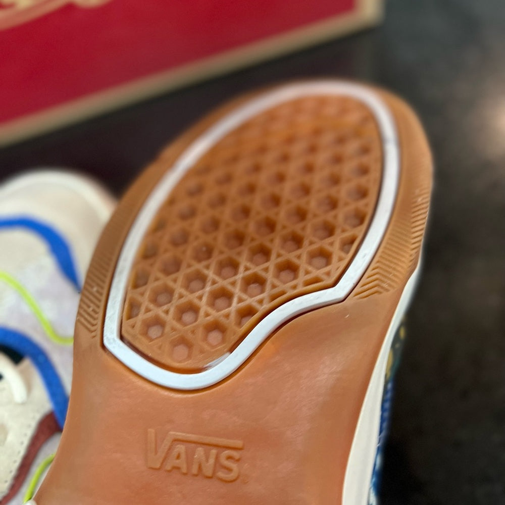 Sz 8 van sneakers like new!