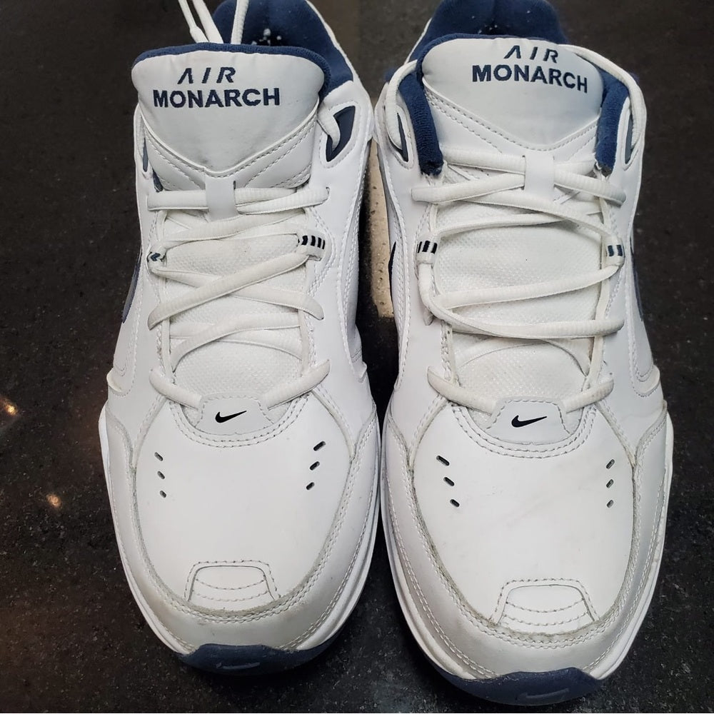 Sz 11.5 womens nike white good condition