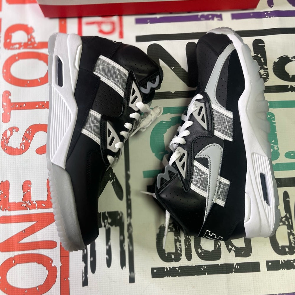 Sz Various AIR NIKE TRAINERS BLACK & WHITE