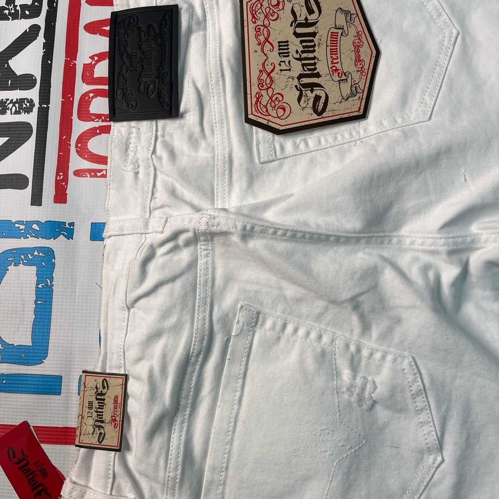Sz 40 white denim ripped jeans