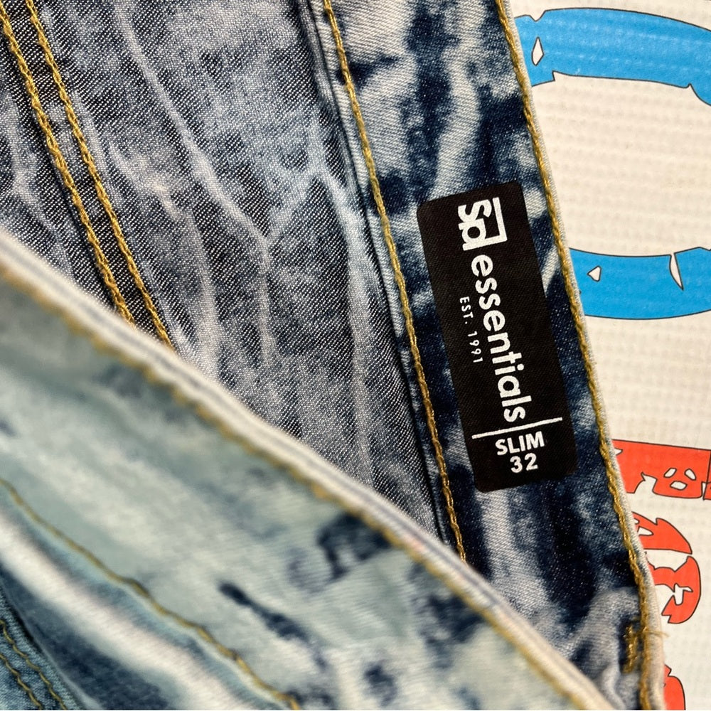 Sz 32 blue denim shorts light wash color