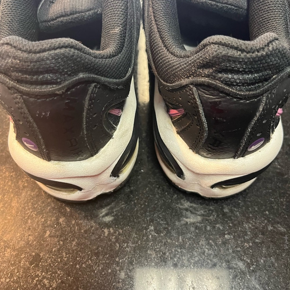 Nike tailwind sz 9 great condition no box included