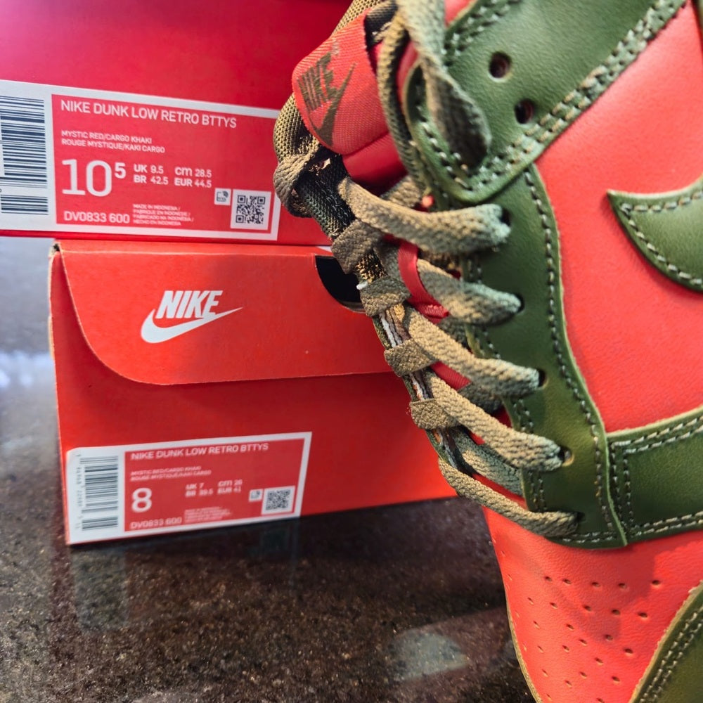 Sz 8 Mystic Red/Cargo Khaki/Mystic Red/White - DV0833 600