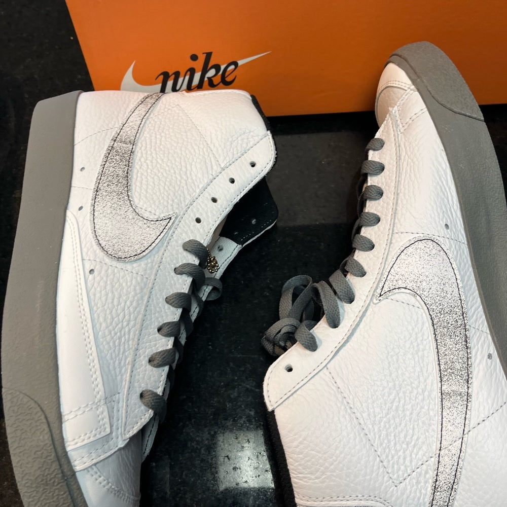 Sz 11 NIKE BLAZER MID '77 SE 50 YEARS OF HIP HOP CASUAL SHOES