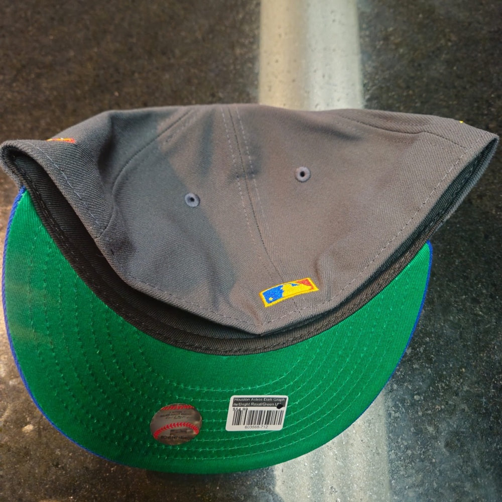 Sz 7 1/2 fitted cap Astro’s