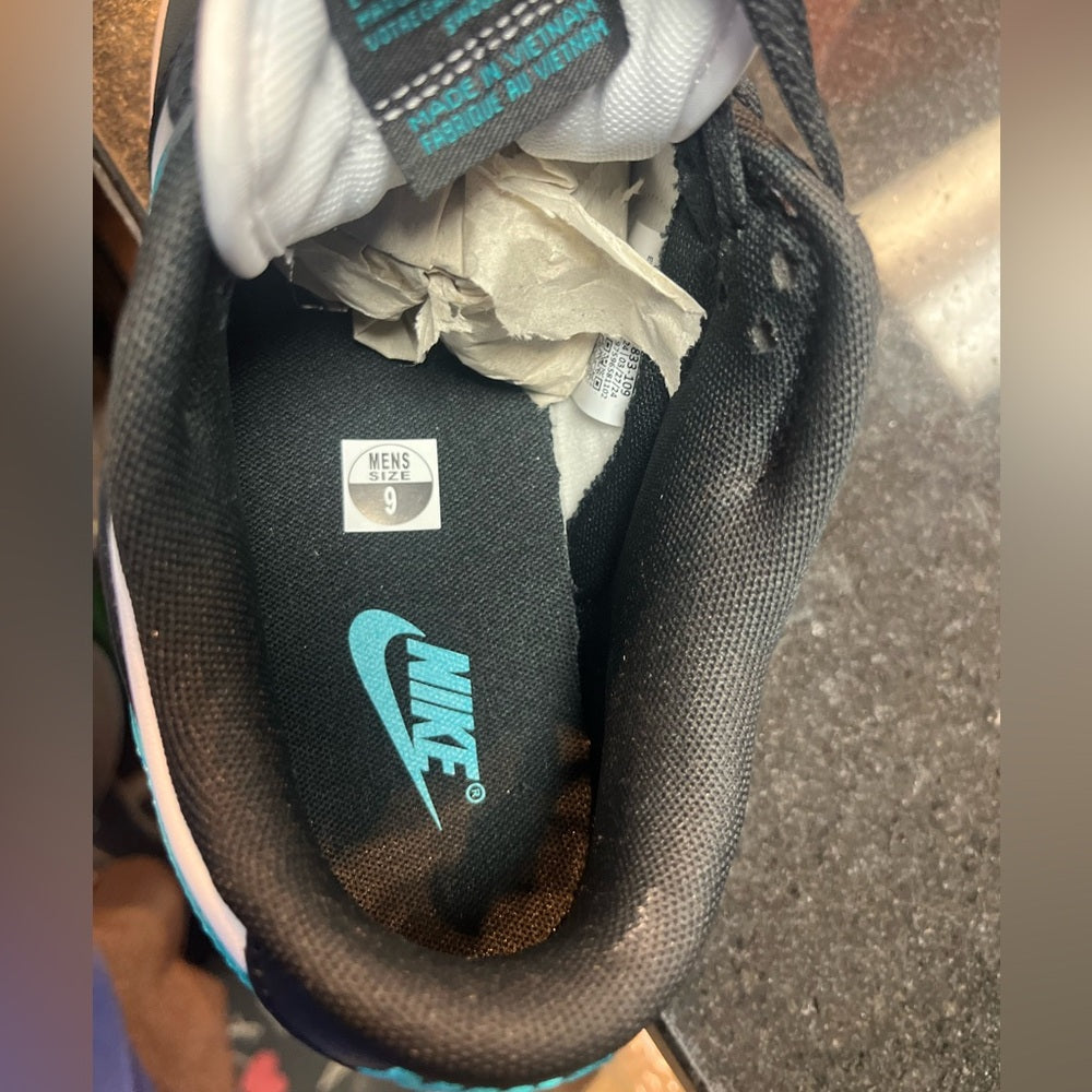 Sz 9 MENS NIKE DUNK LOW Teal / white