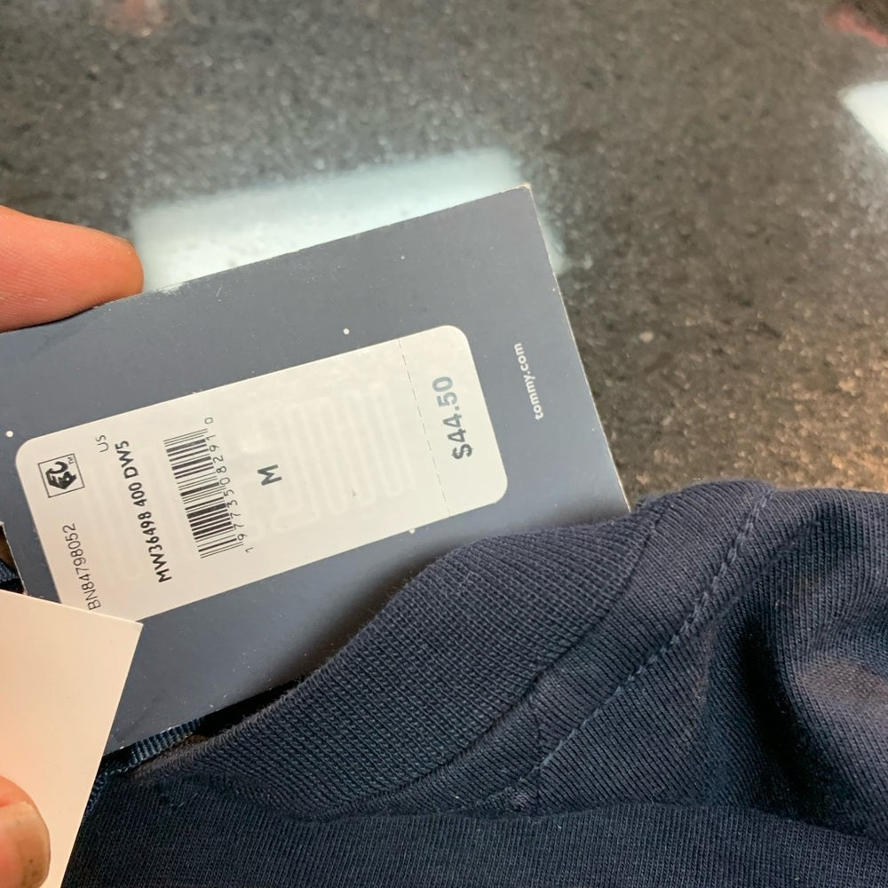 Tommy Hilfiger Men's Navy T-Shirt Sz medium