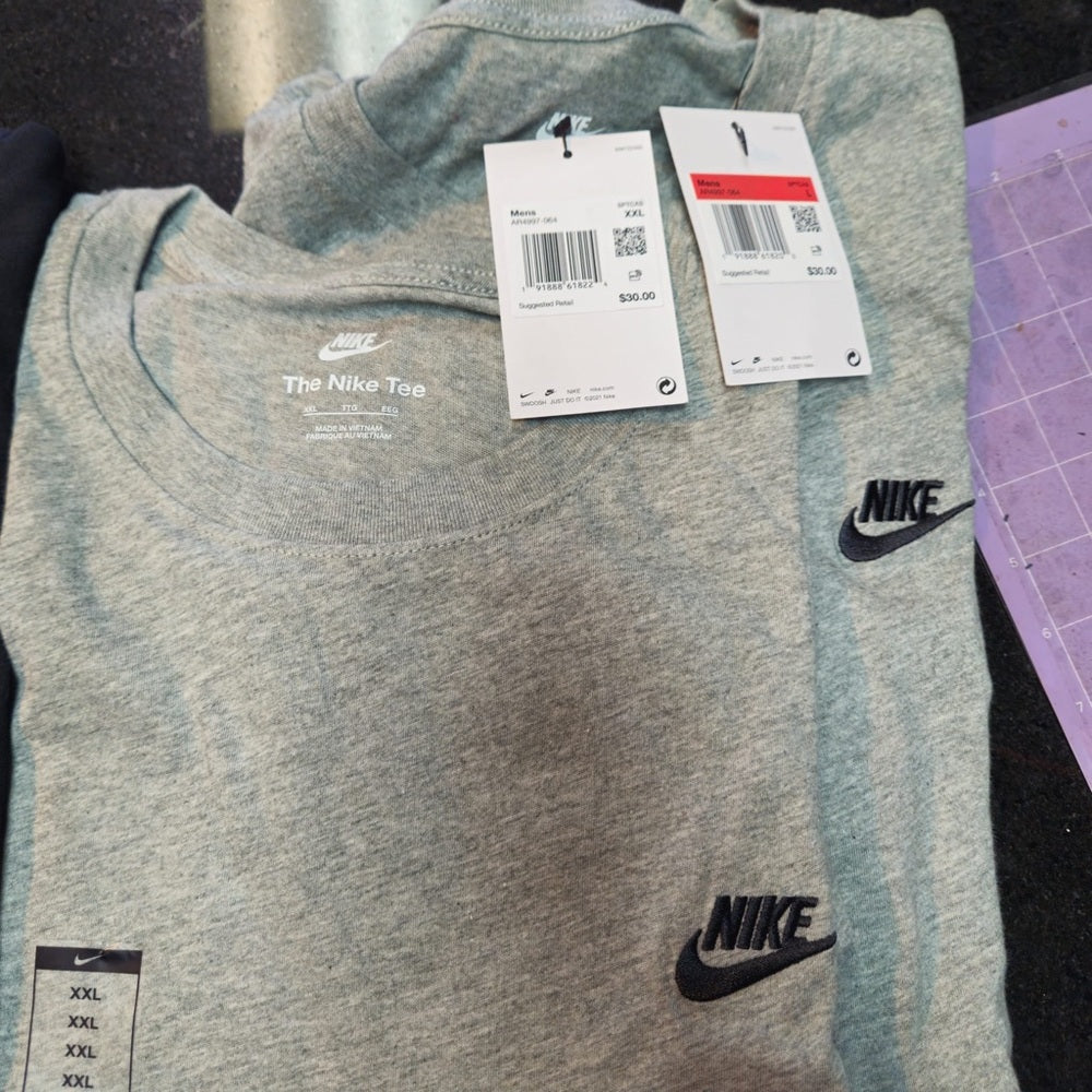 Nike Men's Gray T-Shirt