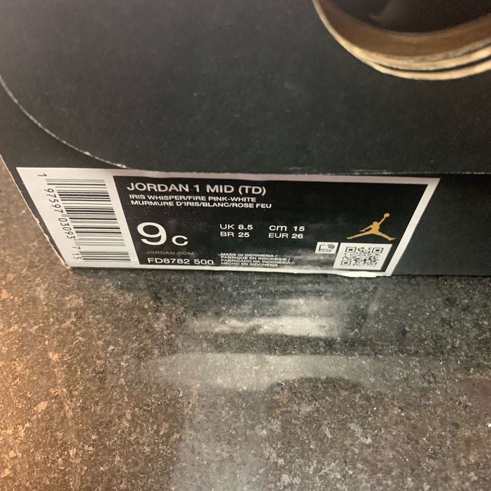 Toddler Jordan mids Sz 9c