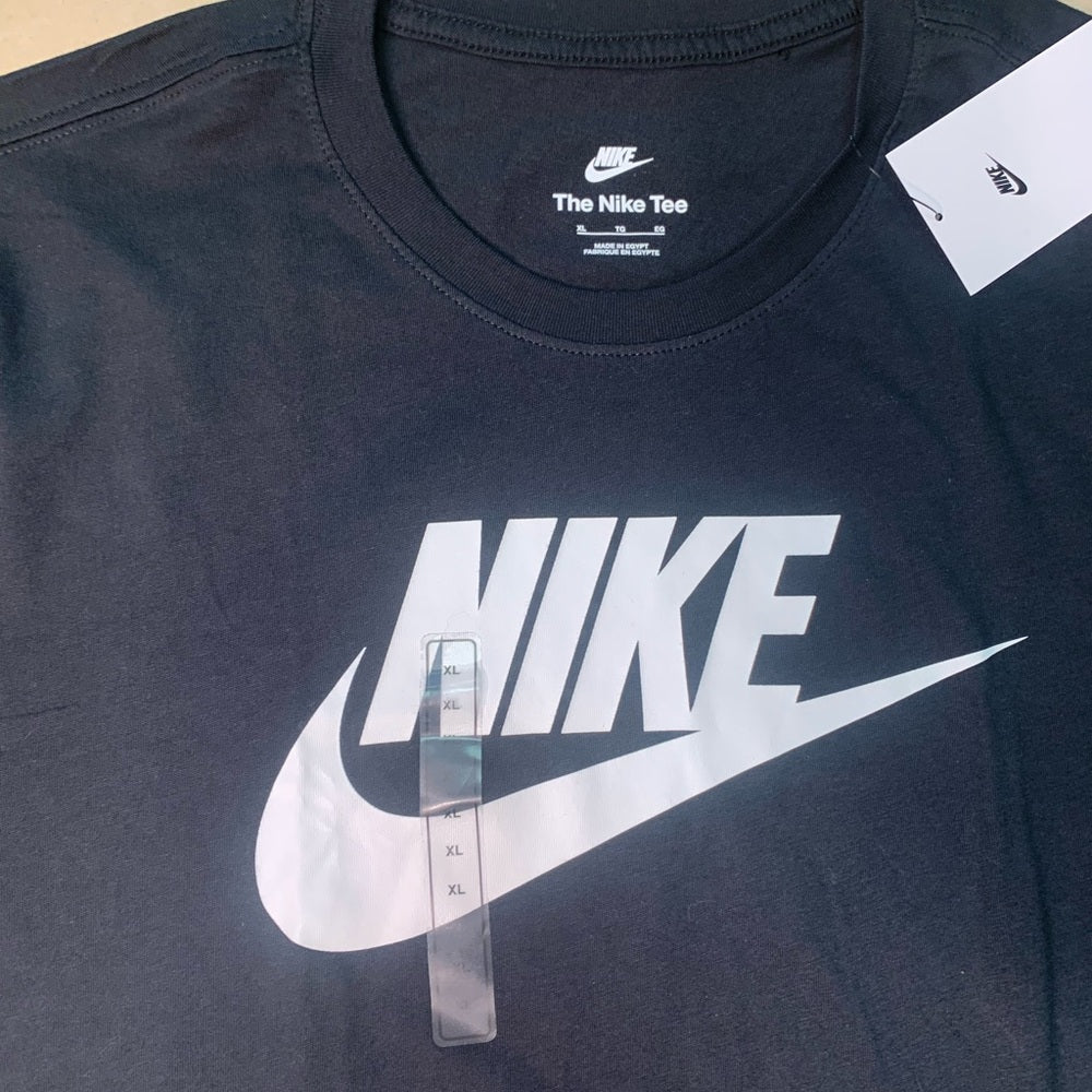 Sz various Nike Black and White Short Sleeve Tee