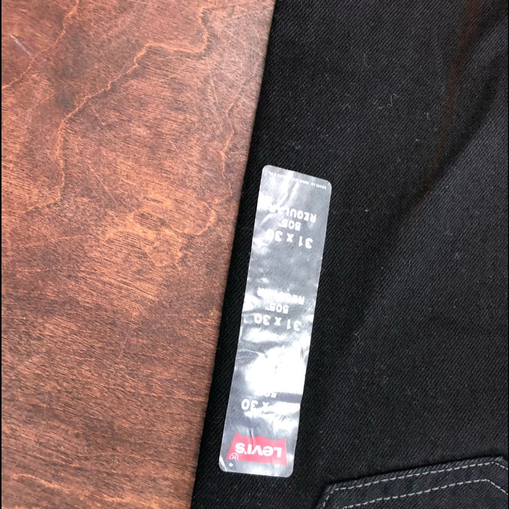 Black Levi’s regular straight leg sz Various