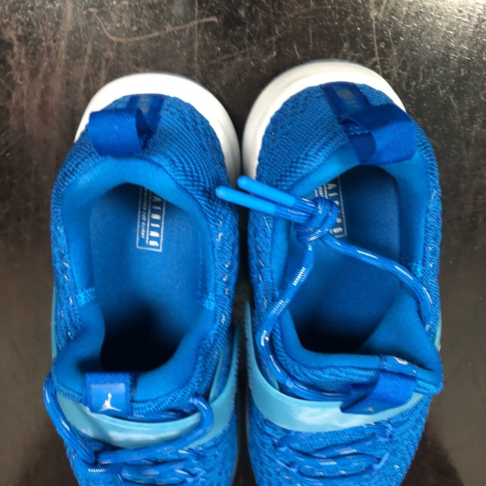 Jordan flynit sz 9 blue