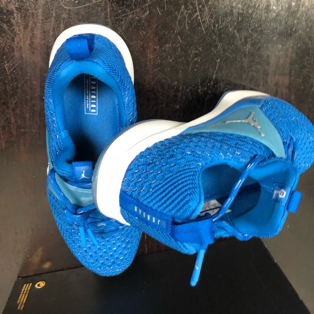 Jordan flynit sz 9 blue
