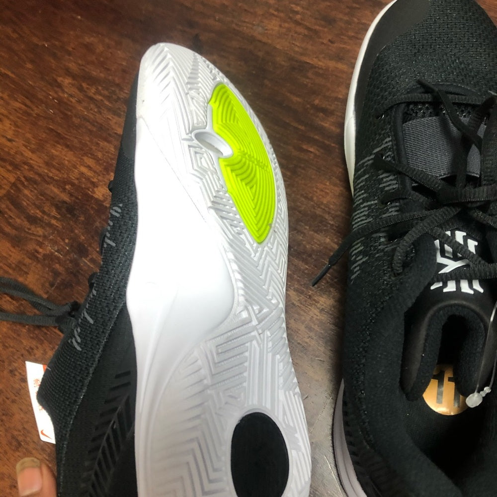Nike kyrie fly traps sz Various