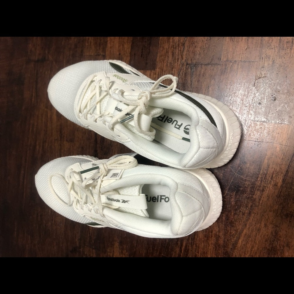 Sz 9 women’s Reebok’s