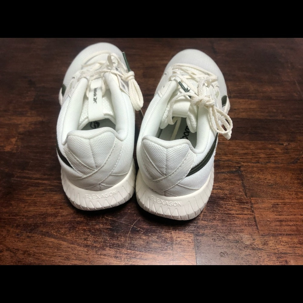 Sz 9 women’s Reebok’s