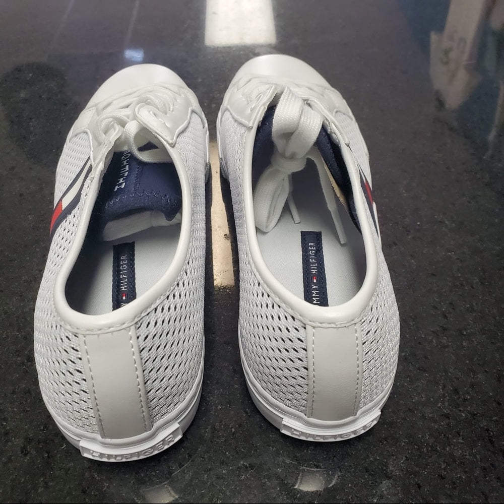 Sz 7.5 Tommy Hilfiger lows white