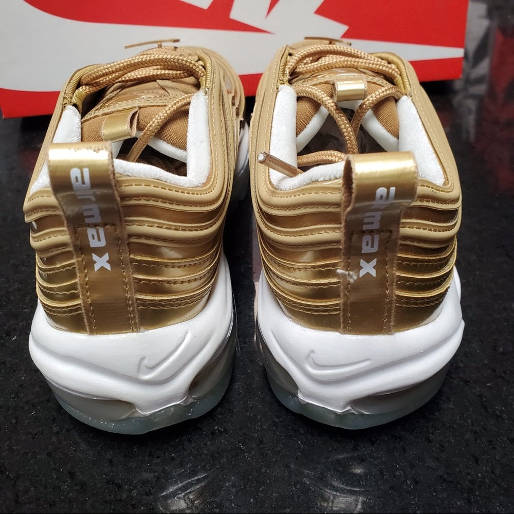 Woman’s air Max Sz 7 gold