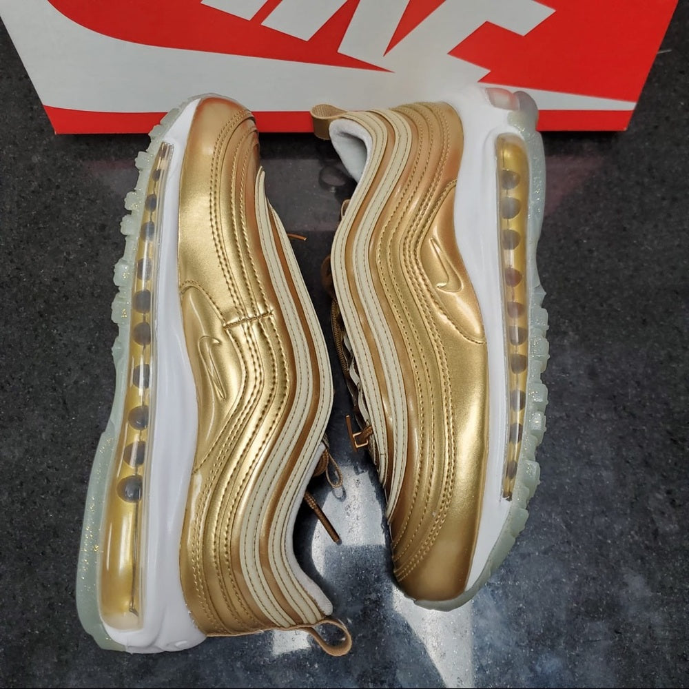Woman’s air Max Sz 7 gold