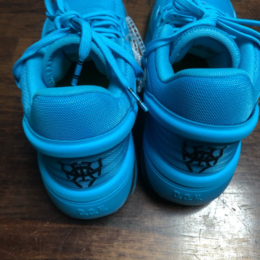 Don Mitchell crayon Sz 6