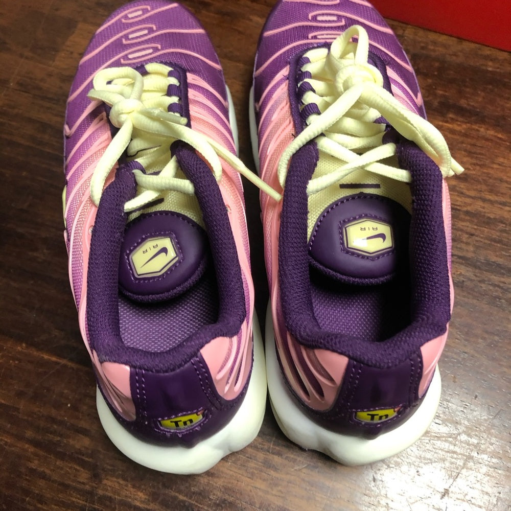 Sz 5.5 y air Max plus muti colors