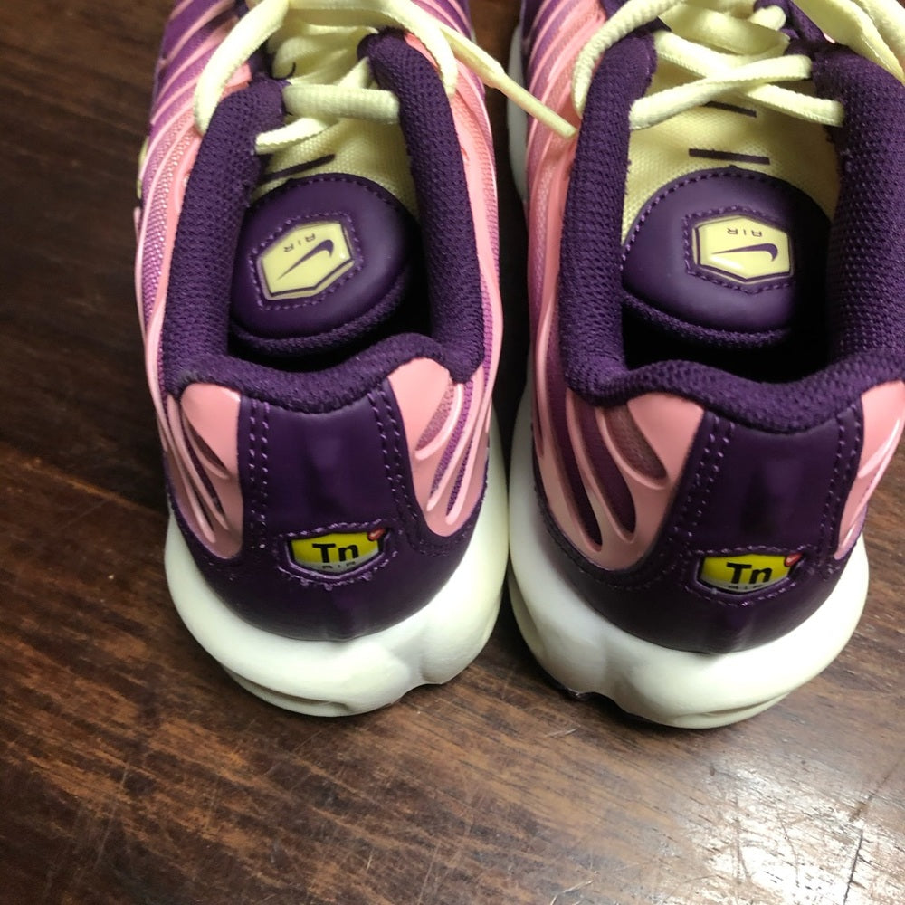 Sz 5.5 y air Max plus muti colors