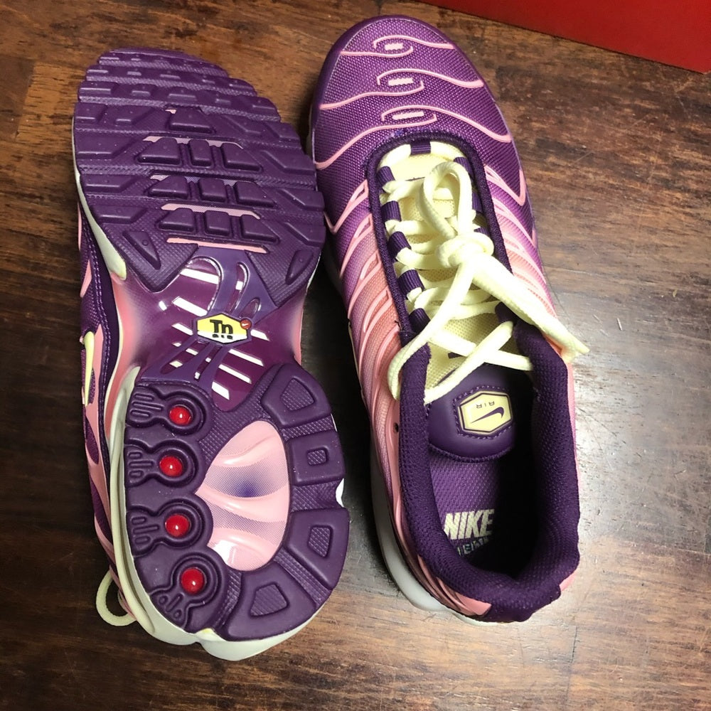 Sz 5.5 y air Max plus muti colors
