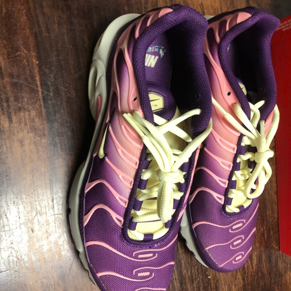 Sz 5.5 y air Max plus muti colors