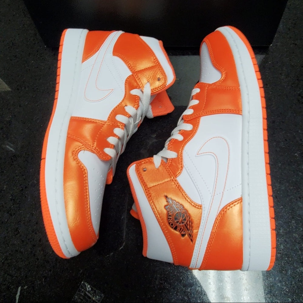 Sz Various Jordan 1s white orange Nwb