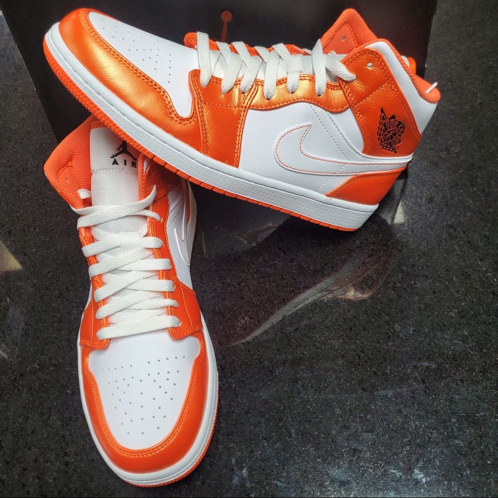 Sz Various Jordan 1s white orange Nwb