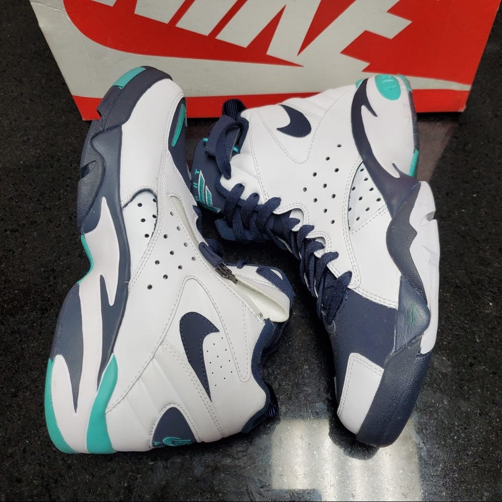 Sz 7.5 Nike air flight muti colors
