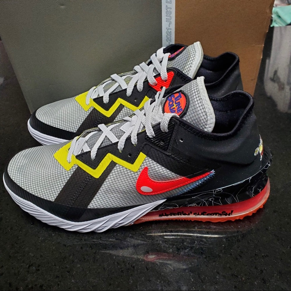 Lebron James looney tunes Sz 11.5