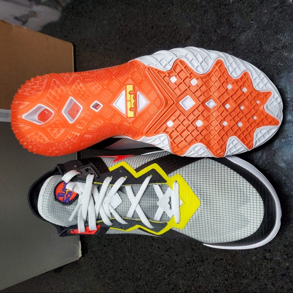 Lebron James looney tunes Sz 11.5