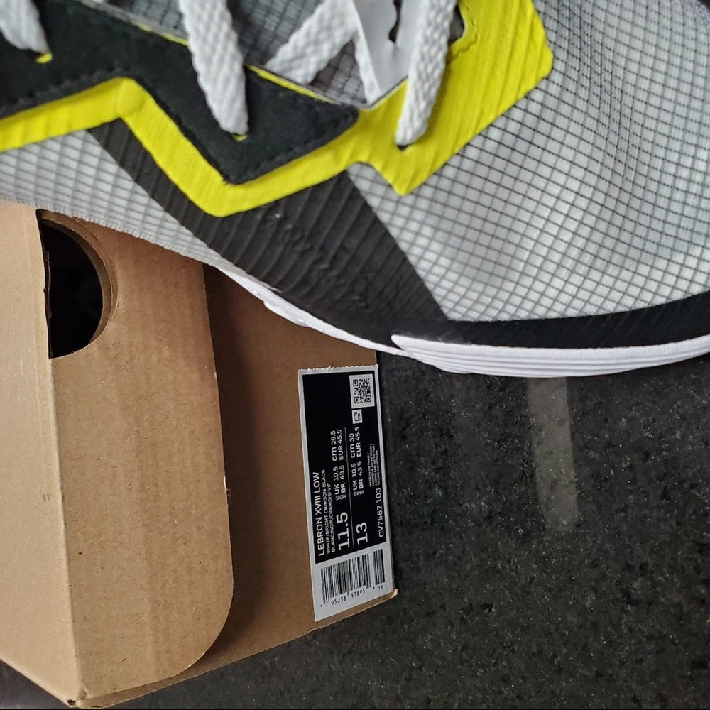 Lebron James looney tunes Sz 11.5