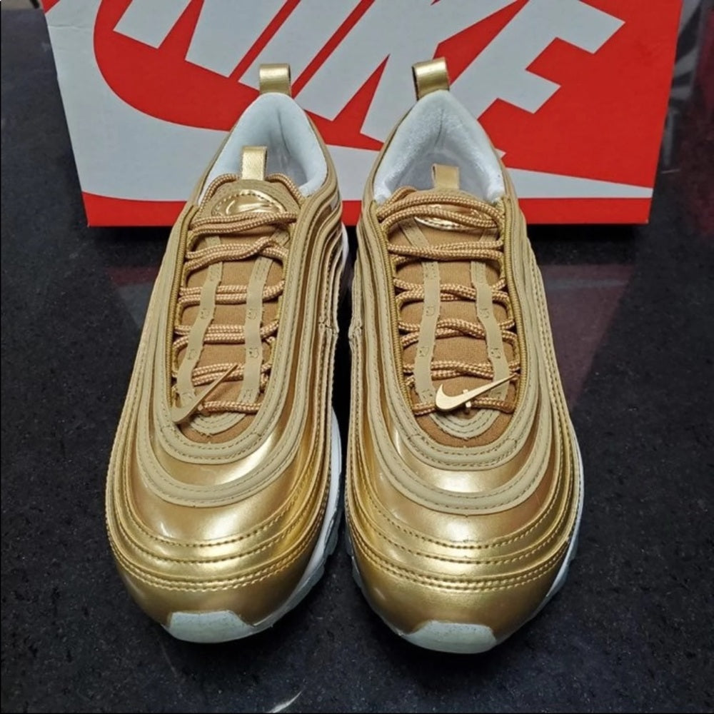 Sz 7 Nike air Max big girl