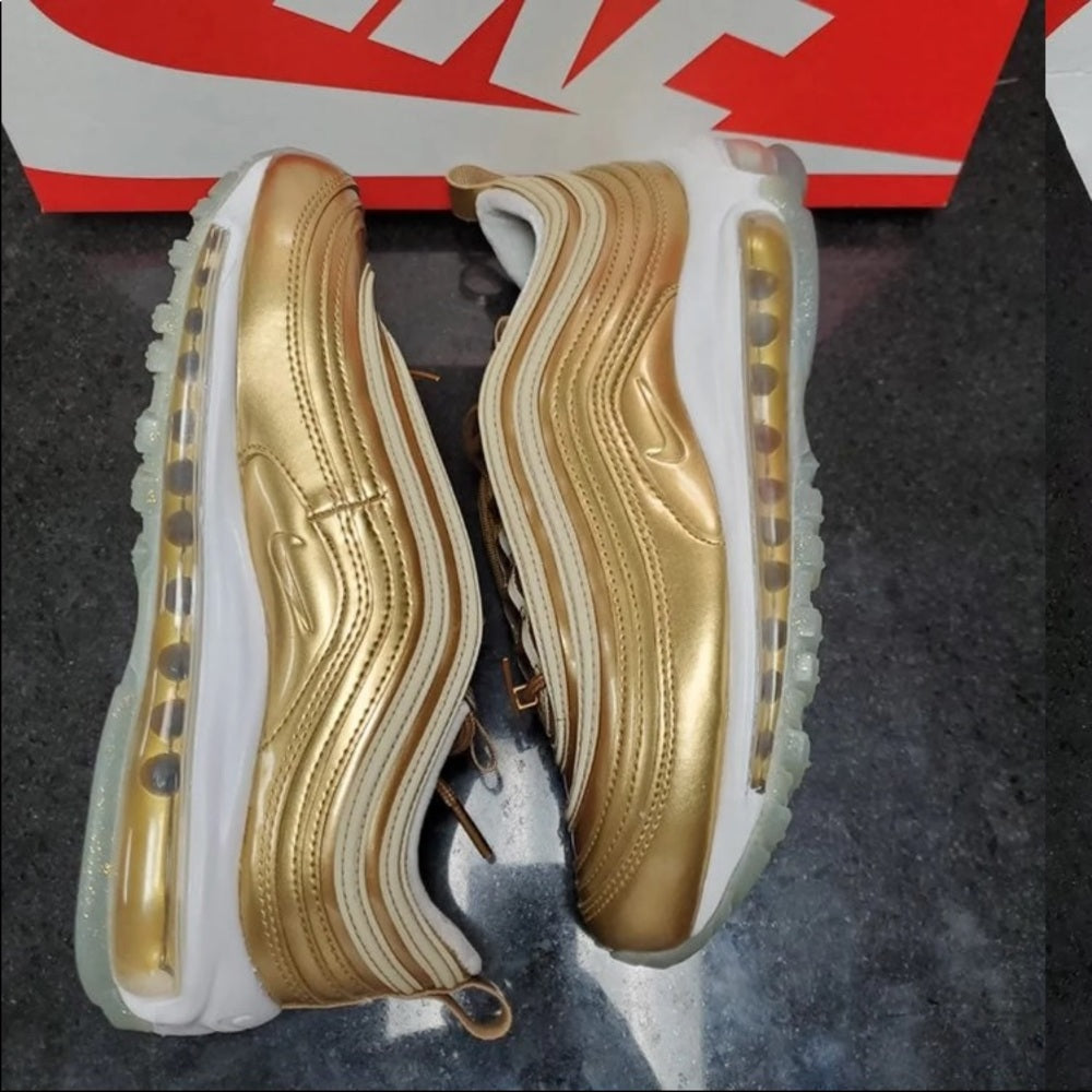 Sz 7 Nike air Max big girl