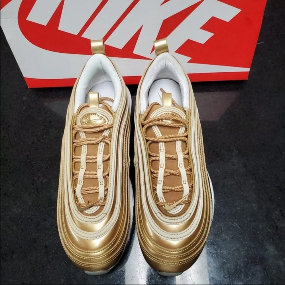 Sz 7 Nike air Max big girl