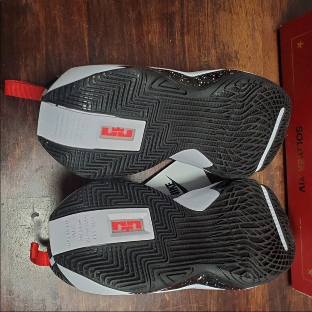 Nike lebrons cn8689 002 soilders