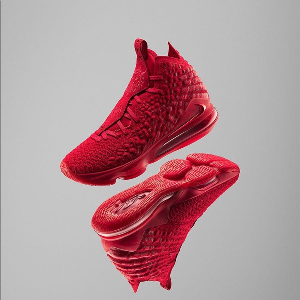 Lebron 17 red sz 7