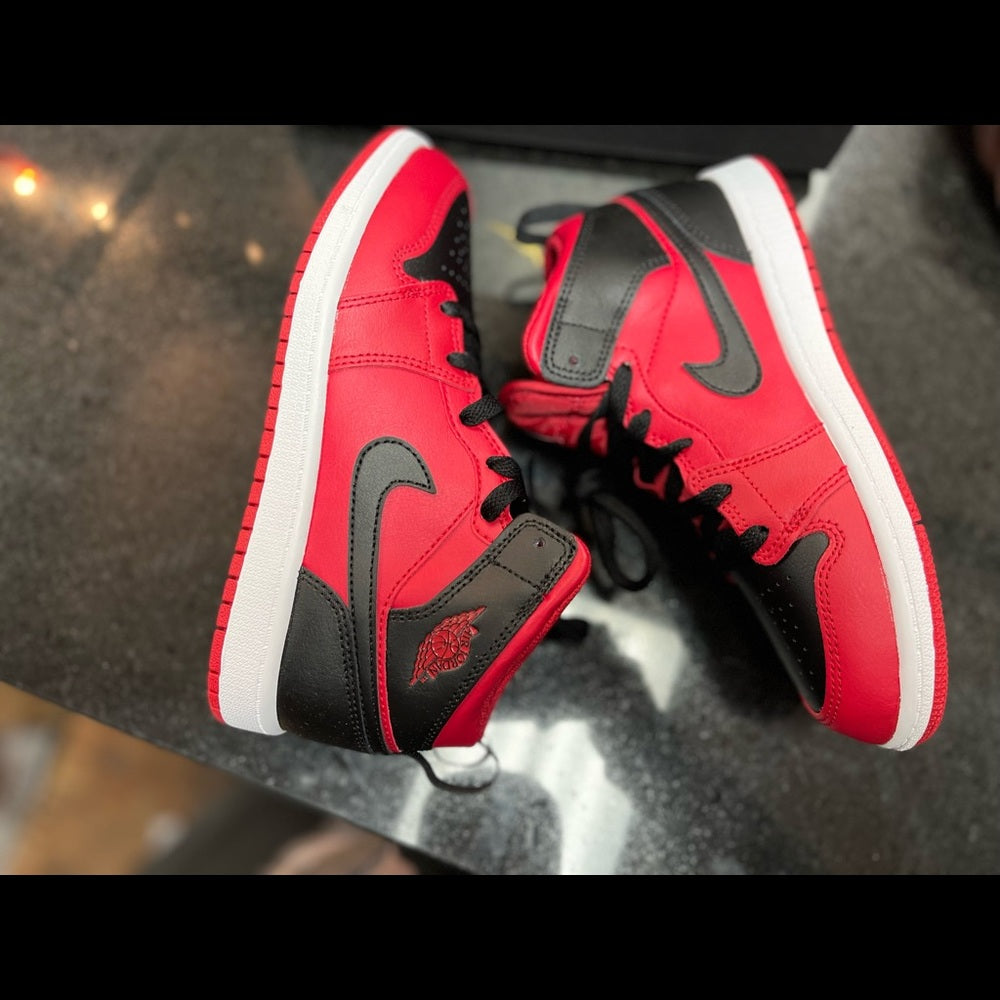 Sz various Jordan 1s red Black