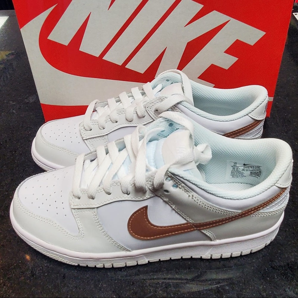 Sz Various white & rose dunks