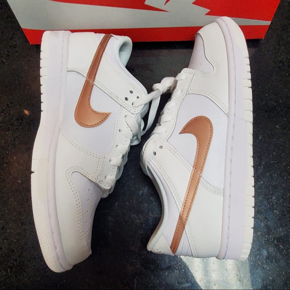 Sz Various white & rose dunks