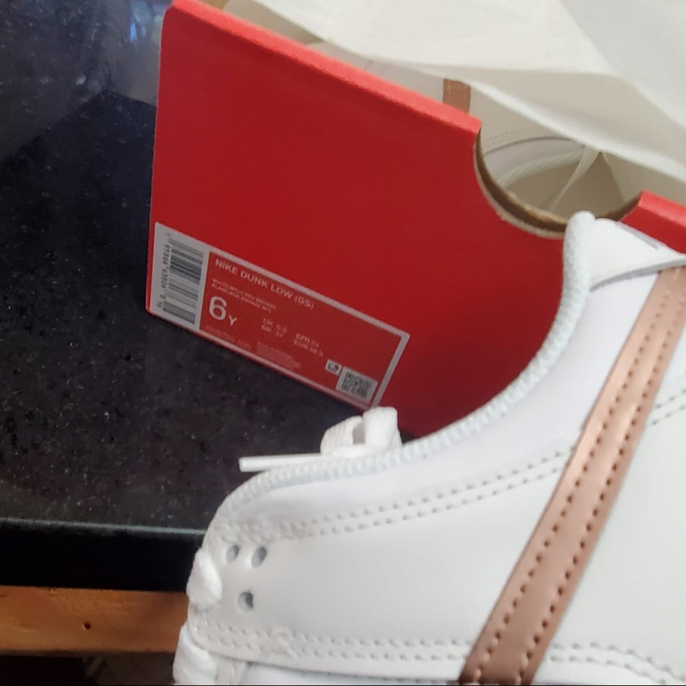 Sz Various white & rose dunks
