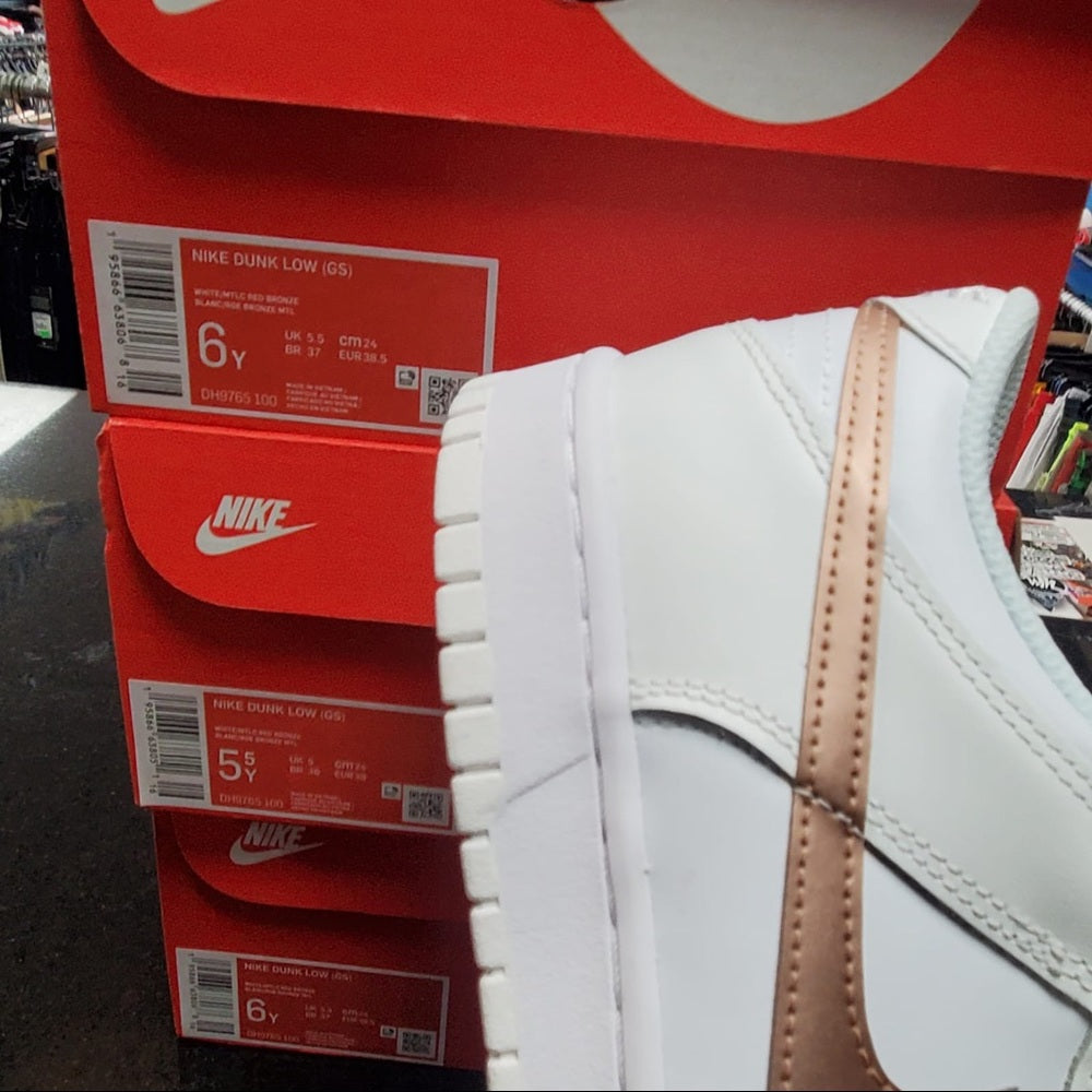 Sz Various white & rose dunks