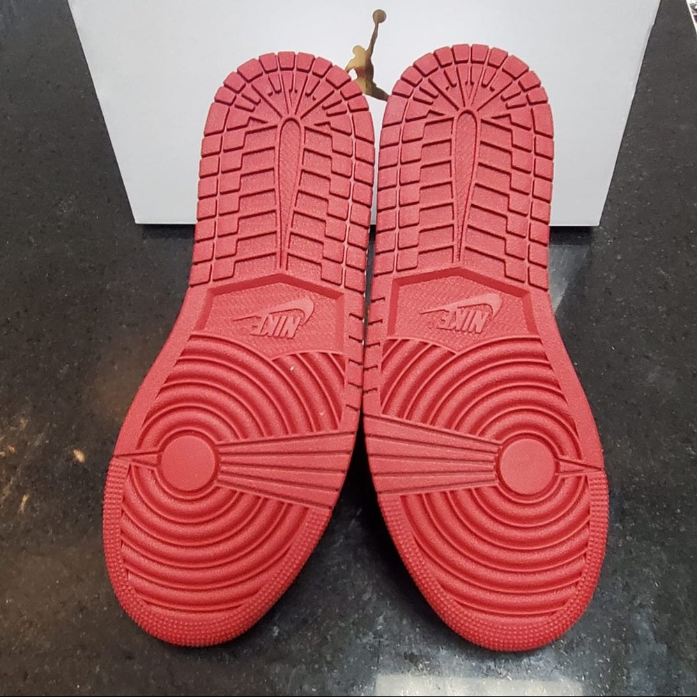 Jordan 1s Retro mids Sz various