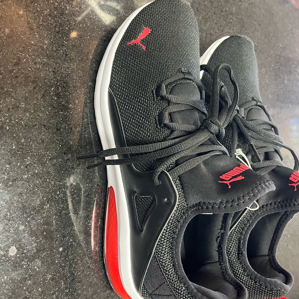 Sz 9.5 puma running shoes